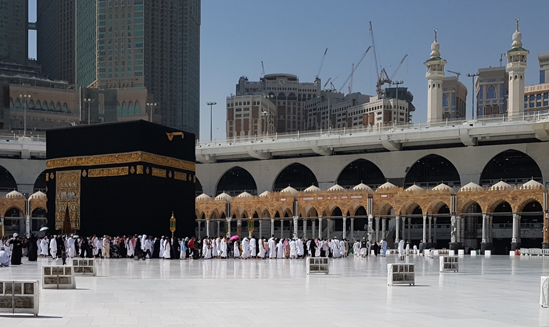 Experience Dreamy Umrah With November Umrah Packages